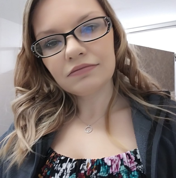 Meet your Posher, Amber - Picture 1 of 1